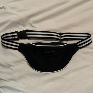 Giordano Black and White FannyPack bag Unisex